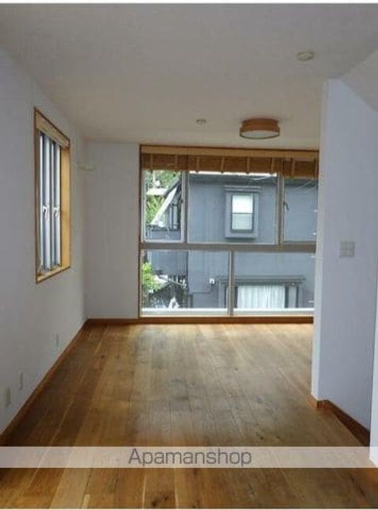 神奈川県横浜市中区小港町1丁目(一戸建)の賃貸物件戸建ての居間