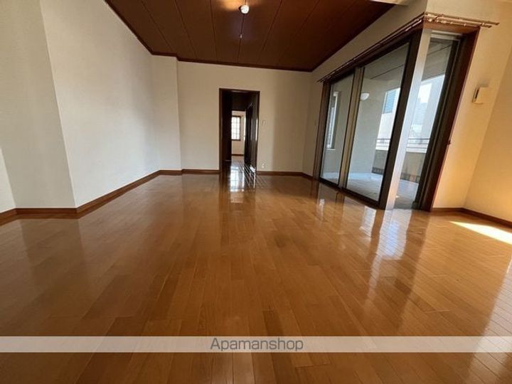 上幟町ハイム401の居間