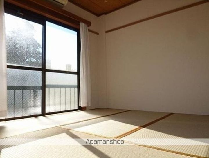 東京都武蔵野市吉祥寺本町1丁目の賃貸マンションの居間