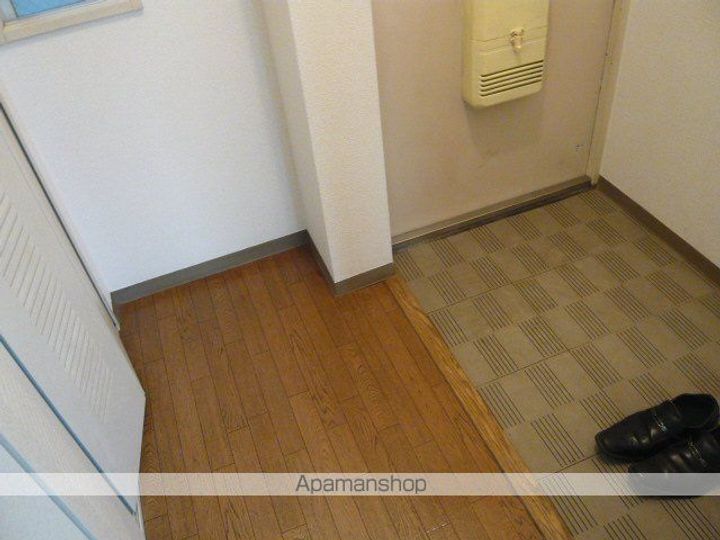 千葉県浦安市堀江4丁目の賃貸マンションの玄関