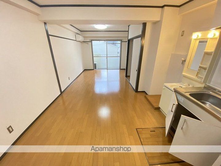 メゾン鷹匠202の居間