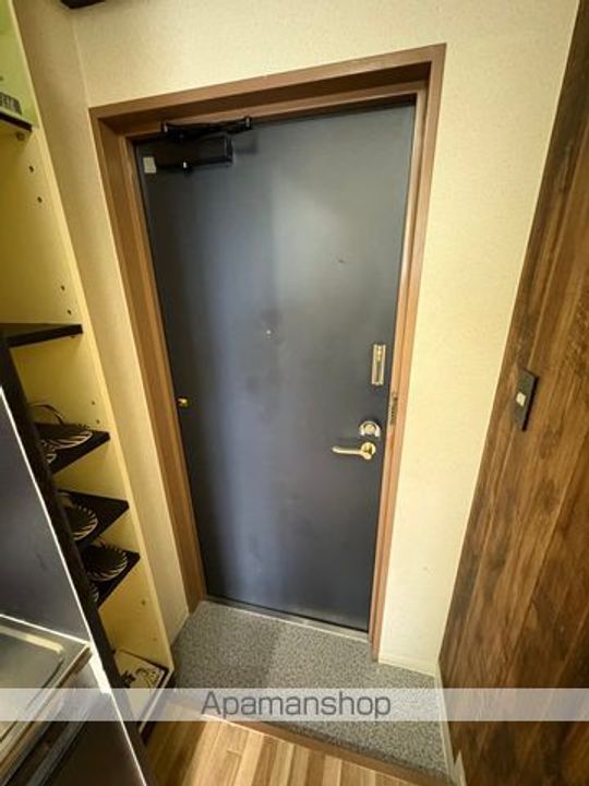 ロイヤルヴィラ昭和町302の玄関