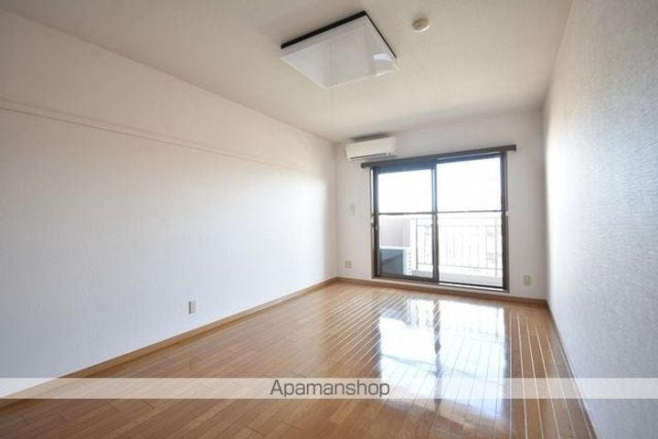 上杉五番館の居間