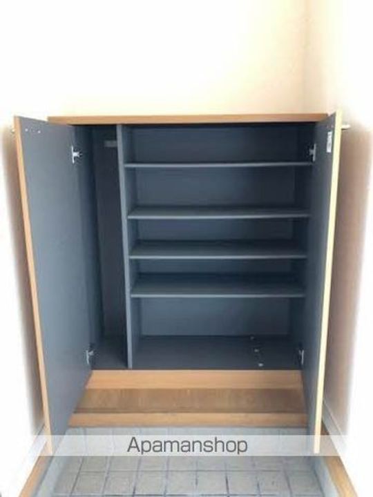 オリーブテラス A棟の玄関