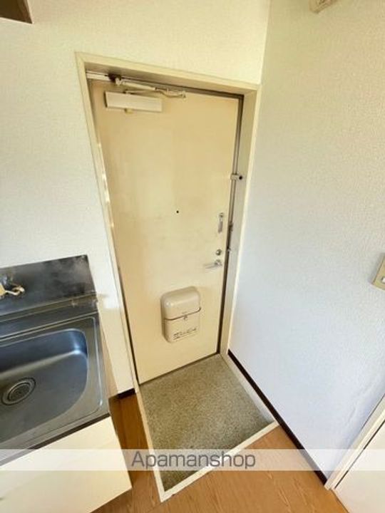 スクエア富里A棟の玄関