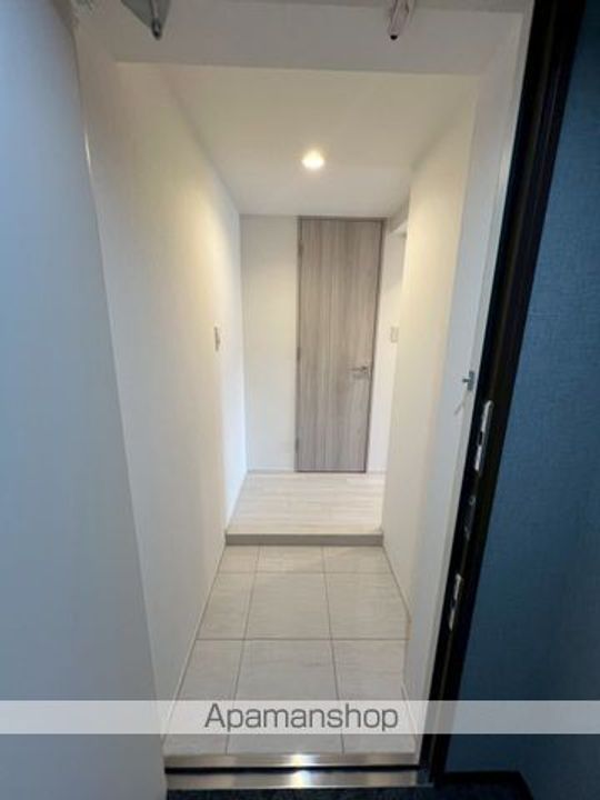 東京都中野区江原町2丁目の賃貸マンションの玄関