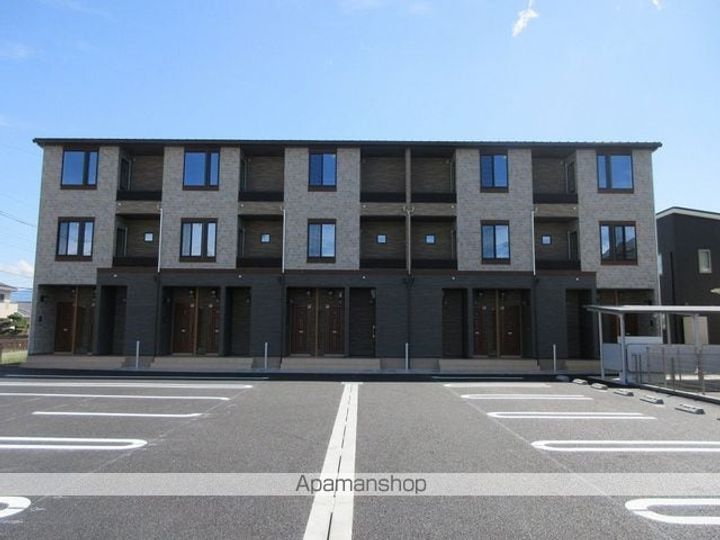 ヒカルサ甲府国母 イーストの外観