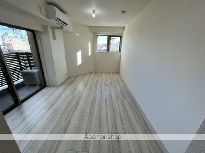 東京都中野区弥生町5丁目の賃貸マンションの居間