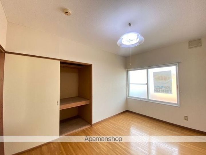 横山アパート第二(ヨコヤマアパートダイニ)2階左の内装