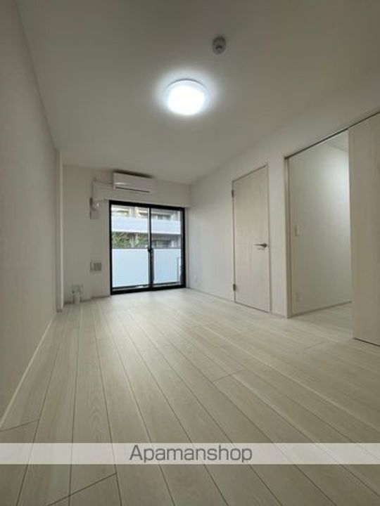 東京都中野区本町5丁目の賃貸マンションの居間