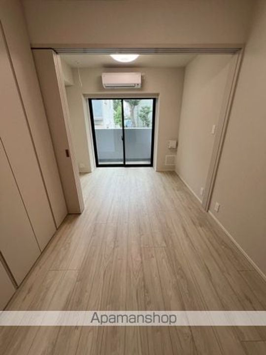 東京都中野区弥生町5丁目の賃貸マンションの居間