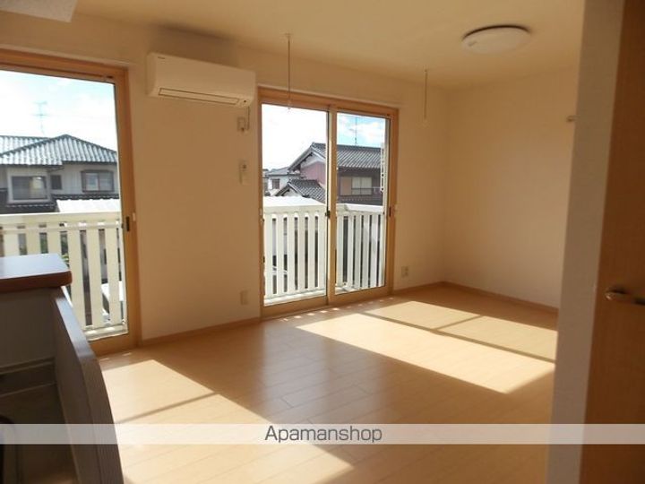 愛知県丹羽郡扶桑町大字高雄字南東川の賃貸アパートの内装