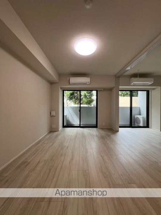 東京都中野区弥生町5丁目の賃貸マンションの居間