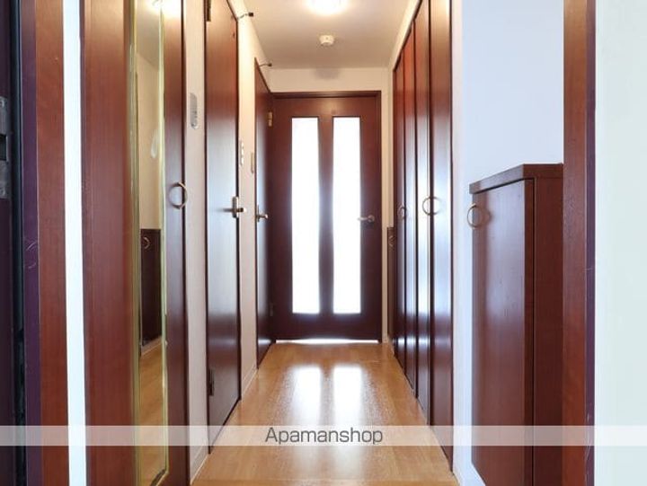 ライジング泉コート2の玄関