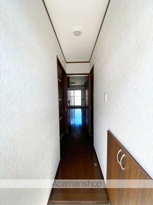 岡山県倉敷市水江の賃貸アパートの玄関