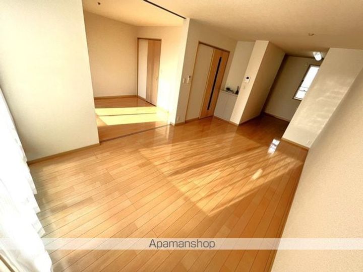 熊本県八代市鏡町両出の賃貸アパートの居間