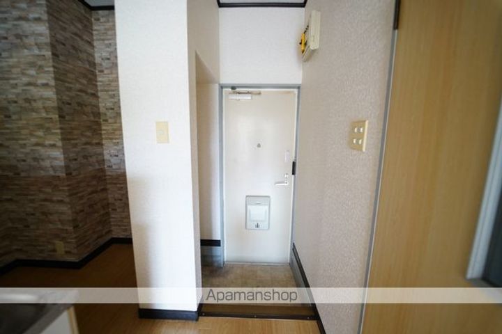 ハイツマロンフィールド E棟102の玄関