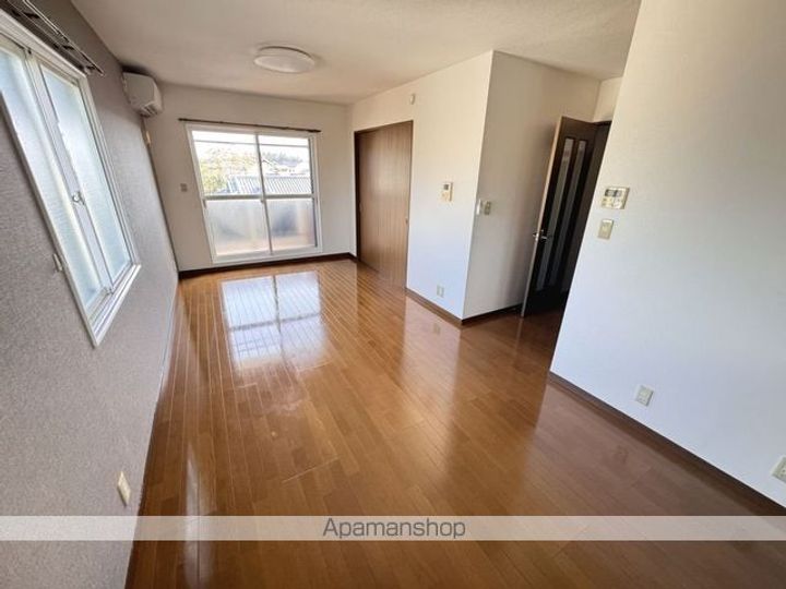 ヒーローマンションダリア302の居間