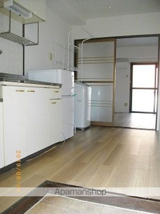 青葉建商ビル103の玄関