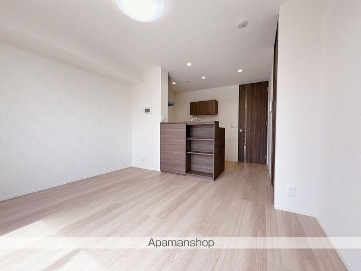 シャイングレイスの内装