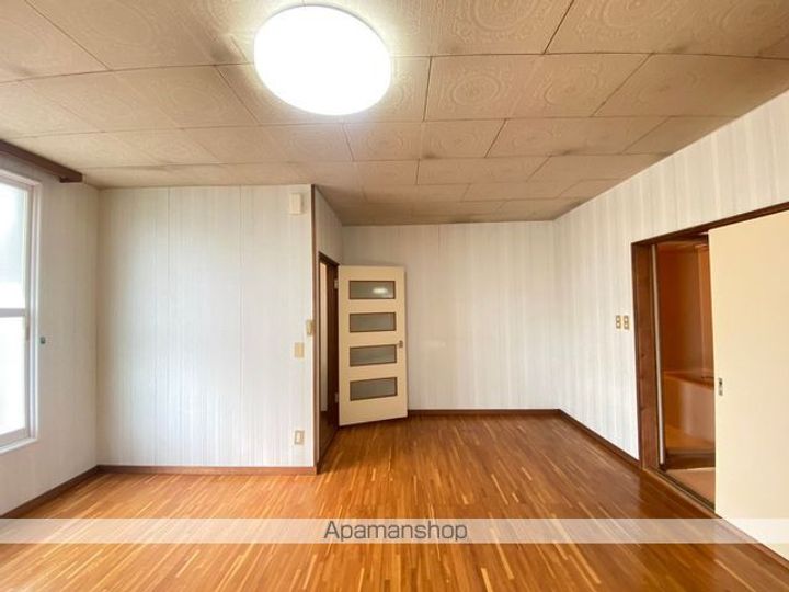 横山アパート第二(ヨコヤマアパートダイニ)2階右の内装