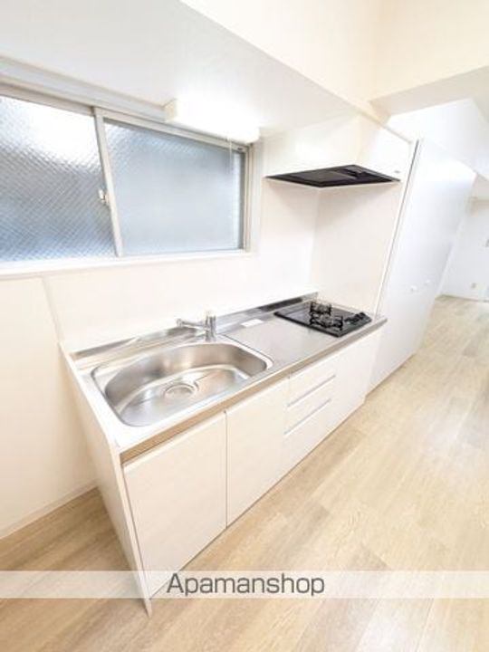 東京都中野区中央2丁目の賃貸マンションのキッチン