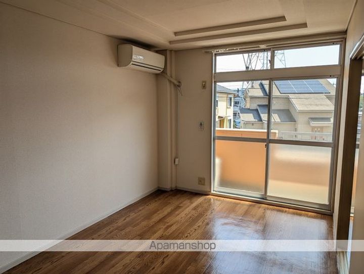 ハイツオータム201の居間