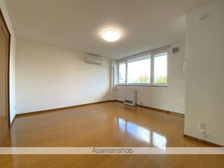 SHINE(シャイン)202の居間