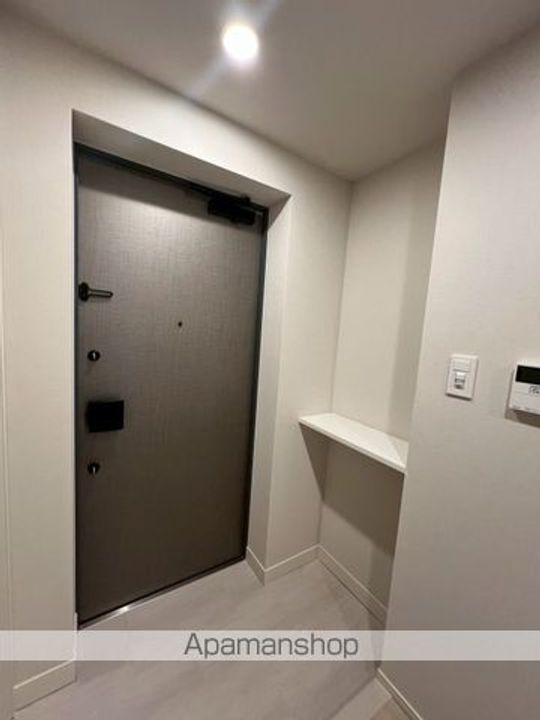 東京都中野区弥生町5丁目の賃貸マンションの玄関