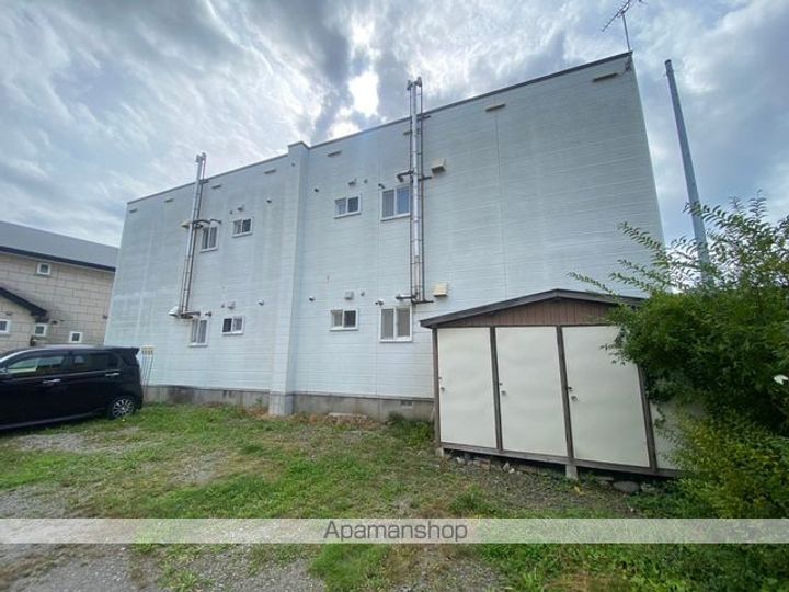 横山アパート第二(ヨコヤマアパートダイニ)2階右の外観