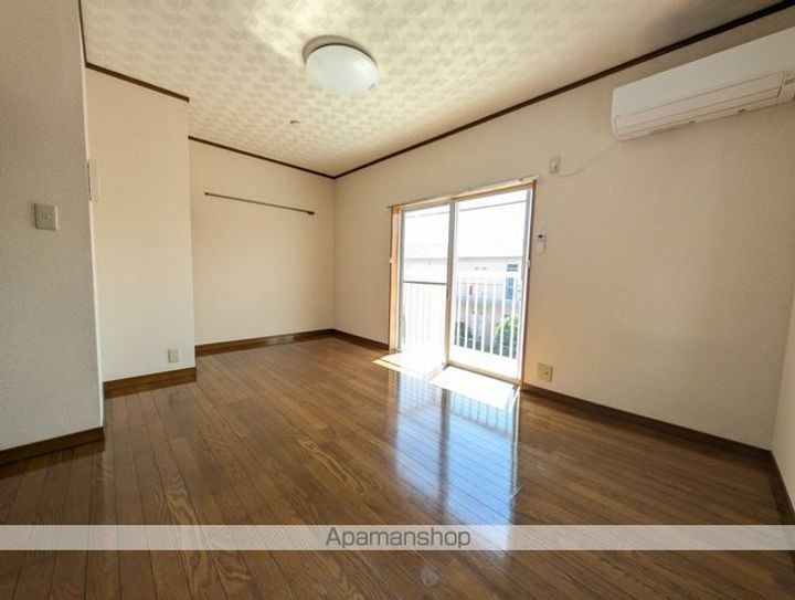 ハイツマロンフィールド G棟205の居間