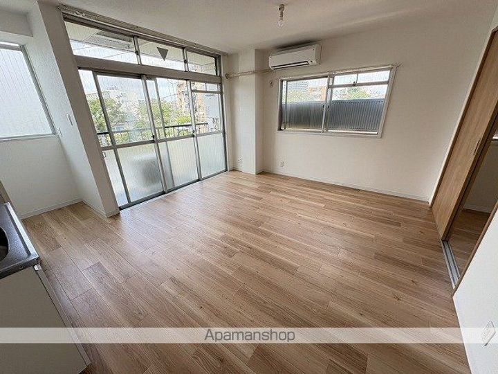 汐入ビル403の内装