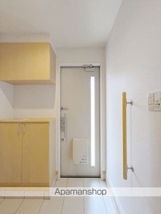 クレインアート B棟の玄関