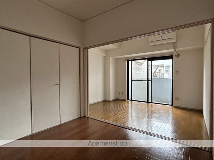 パンビアル西公園ビル502の居間