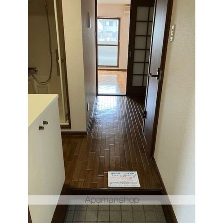 リヴェール白山の玄関