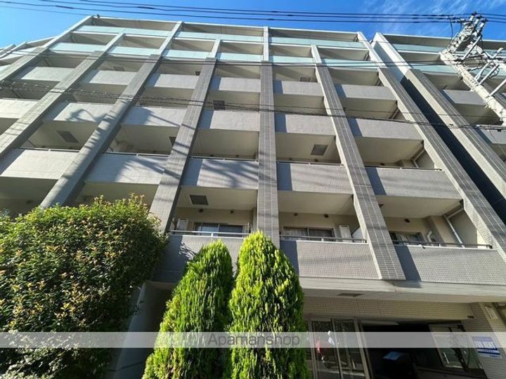 東京都新宿区中落合1丁目の賃貸マンションの外観