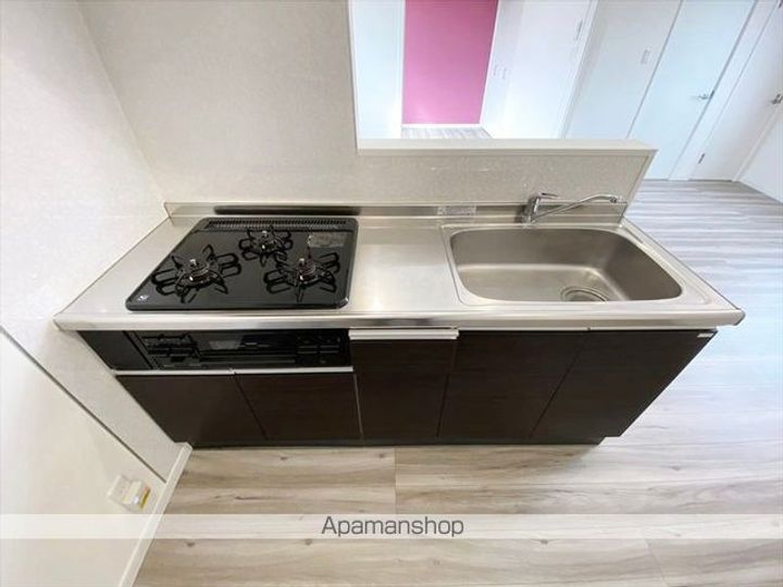 鴨方駅前シックスインのキッチン