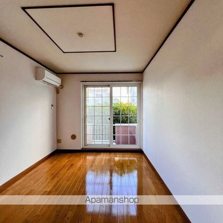 メゾンドールⅡ102の居間