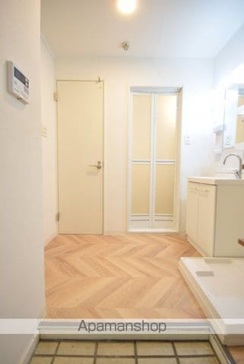 宮城県仙台市青葉区柏木1丁目の賃貸マンションの玄関