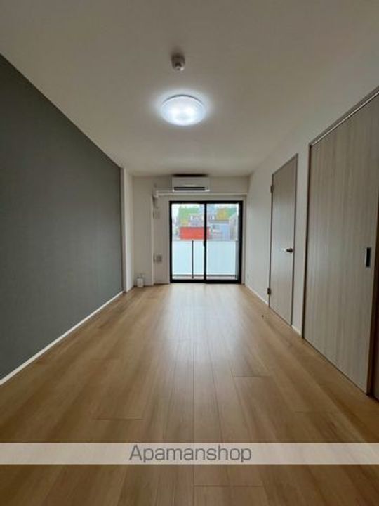 東京都中野区本町5丁目の賃貸マンションの居間