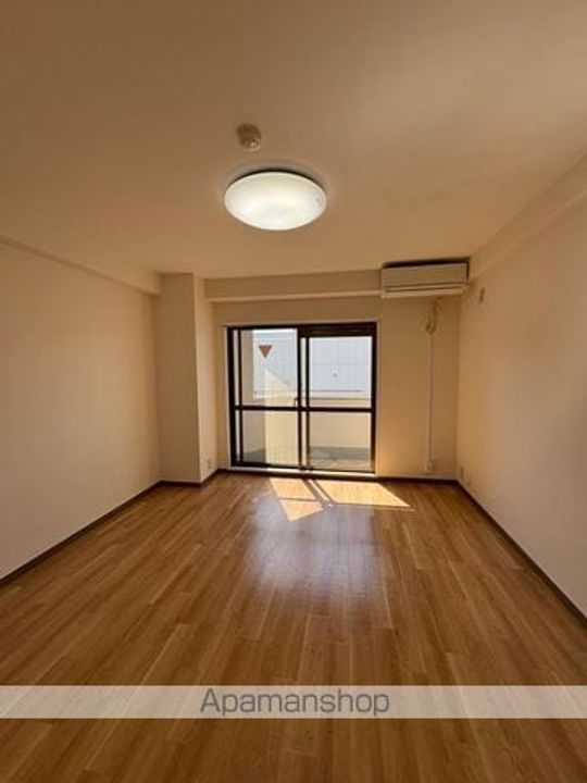 パレ ロイヤルビルの居間