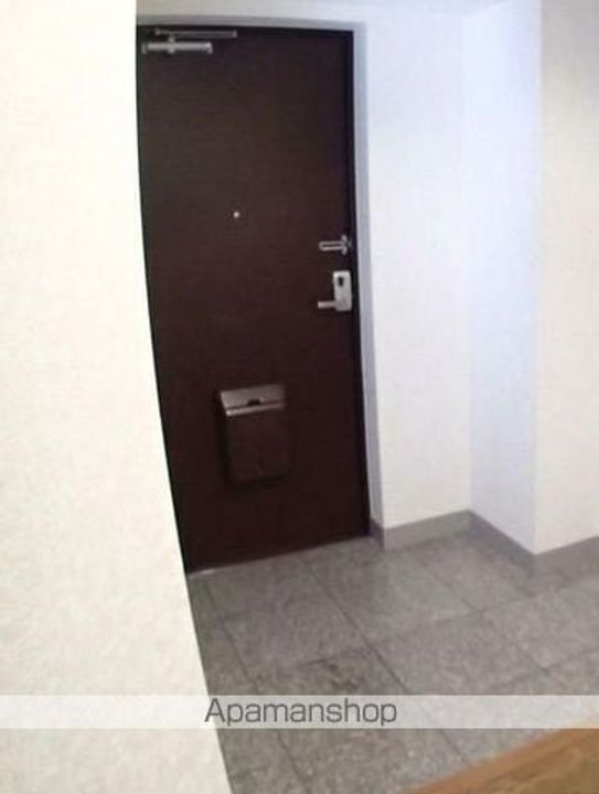 東京都杉並区和泉2丁目の賃貸マンションの玄関