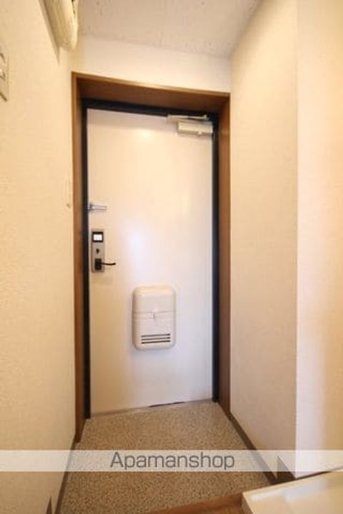 アネシス旭町312の玄関