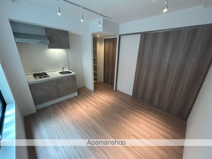 GRAN PASEO市谷仲之町101号室の居間