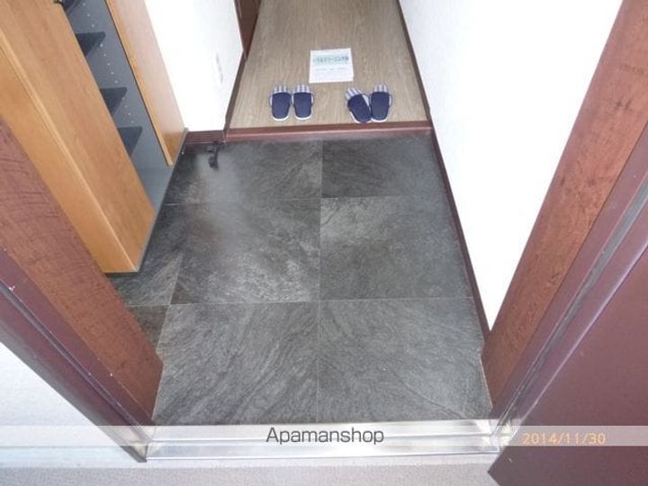 コスミックルーム21の玄関