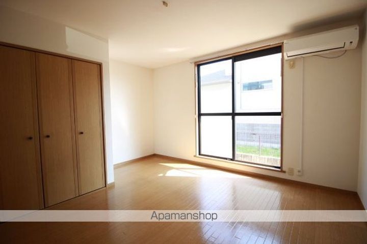 岡山県岡山市北区青江1丁目の賃貸アパートの居間