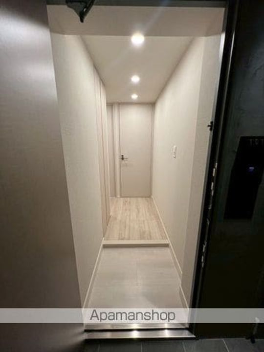 東京都中野区弥生町5丁目の賃貸マンションの玄関