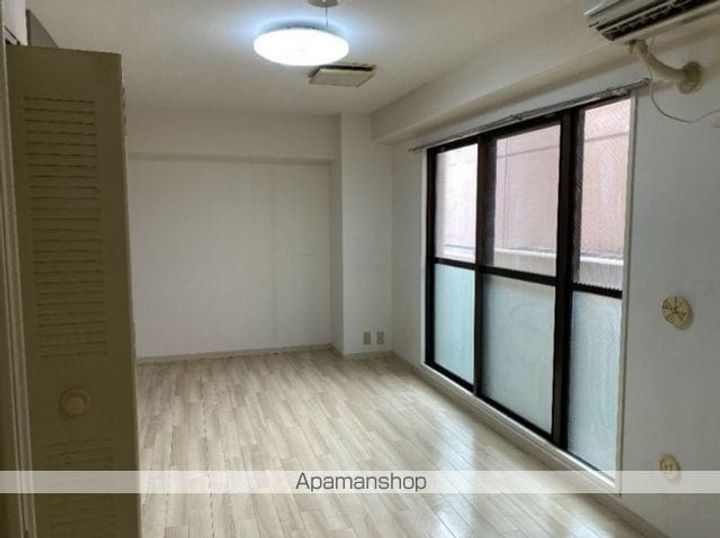 SS反町ビルグランドコート反町の居間