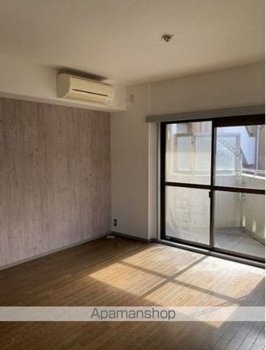 東京都杉並区和泉2丁目の賃貸マンションの居間