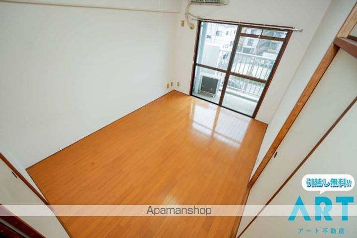 永田湊町ビルの居間